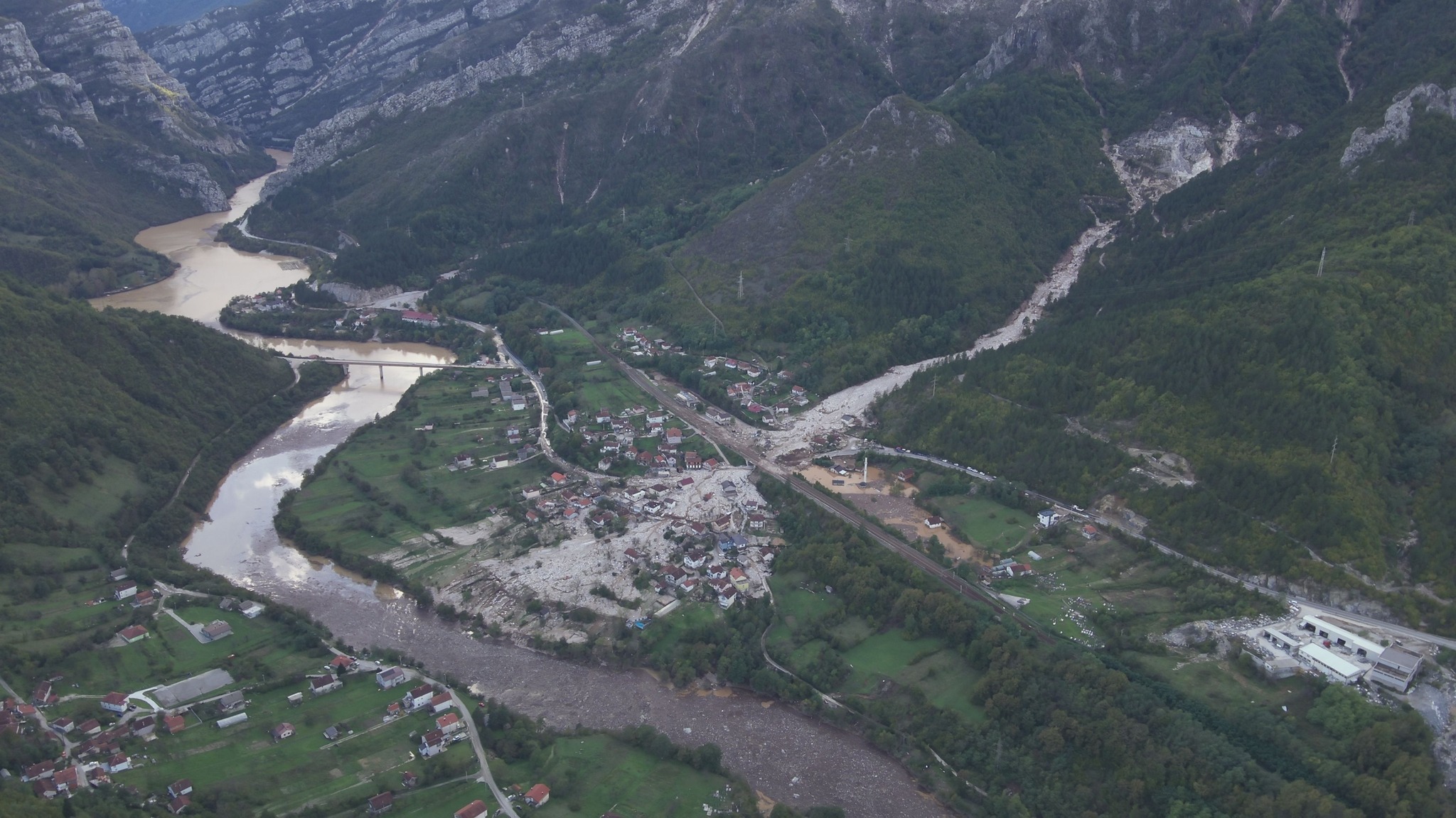 Izdata naredba Obavezna evakuacija stanovništva sa ugroženih područja